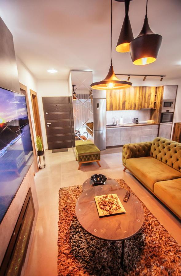 Royal Luxury Apartment วรชาซ ภายนอก รูปภาพ
