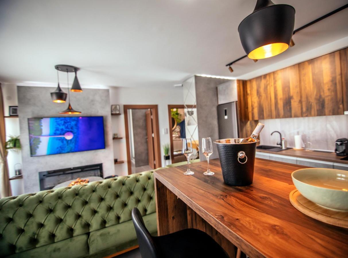 Royal Luxury Apartment วรชาซ ภายนอก รูปภาพ