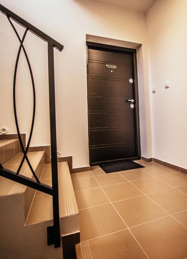 Royal Luxury Apartment วรชาซ ภายนอก รูปภาพ