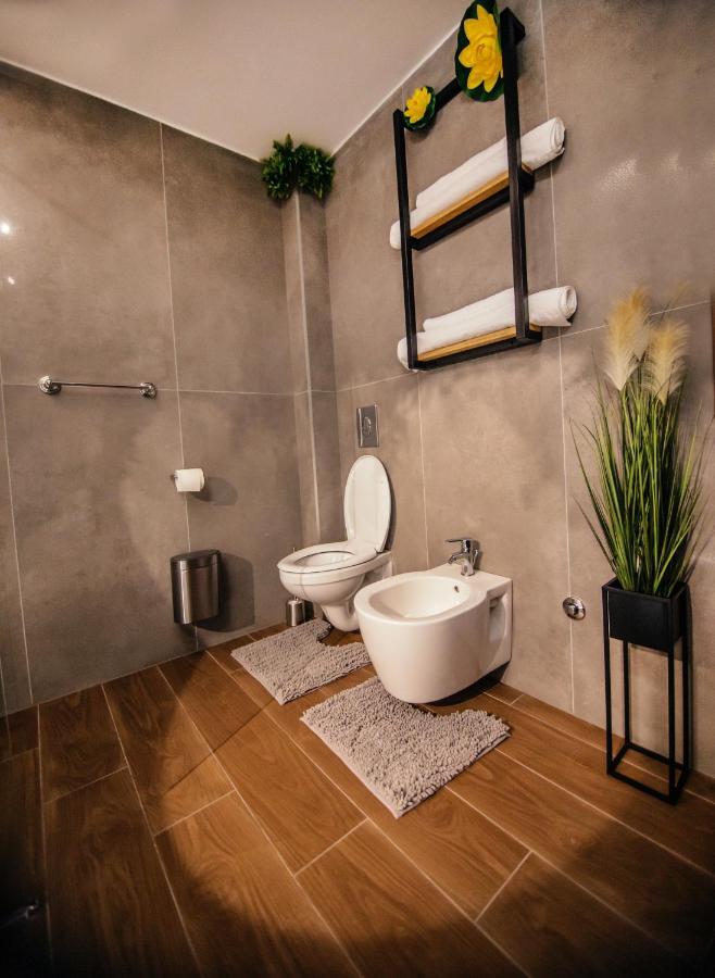 Royal Luxury Apartment วรชาซ ภายนอก รูปภาพ